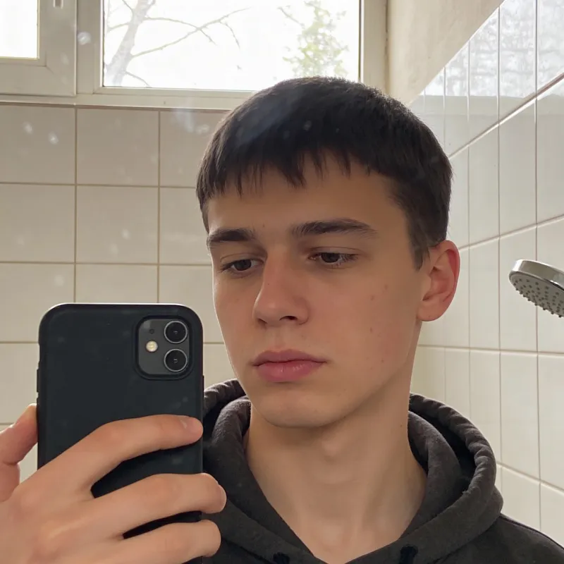 Нейрофотосессия: исходное селфи до AI генерации