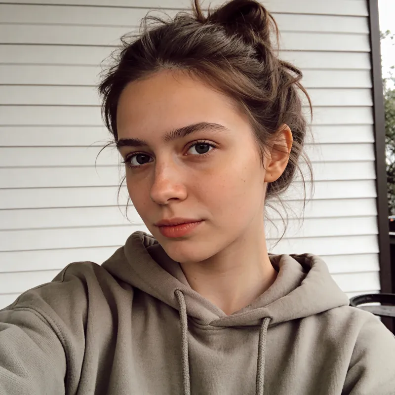 Нейрофотосессия Clean Girl: простое фото до AI обработки